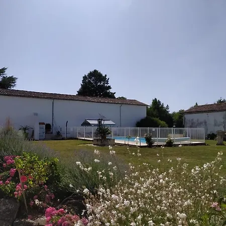 Hotel Domaine Moulin D'Elemiah Gémozac Esterno foto
